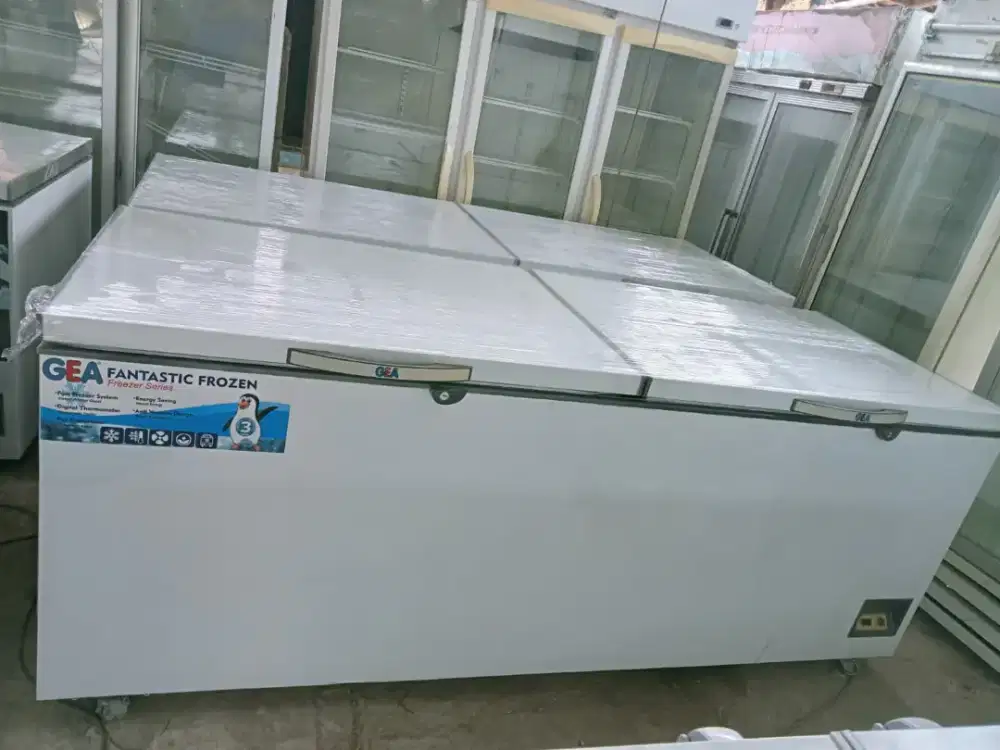 Box frezer dan frezer kaca 1000 Liter