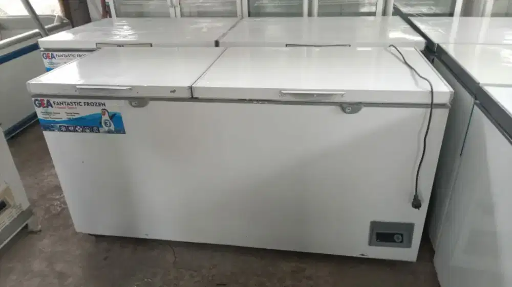 Showcase dan frezer berbagai ukuran