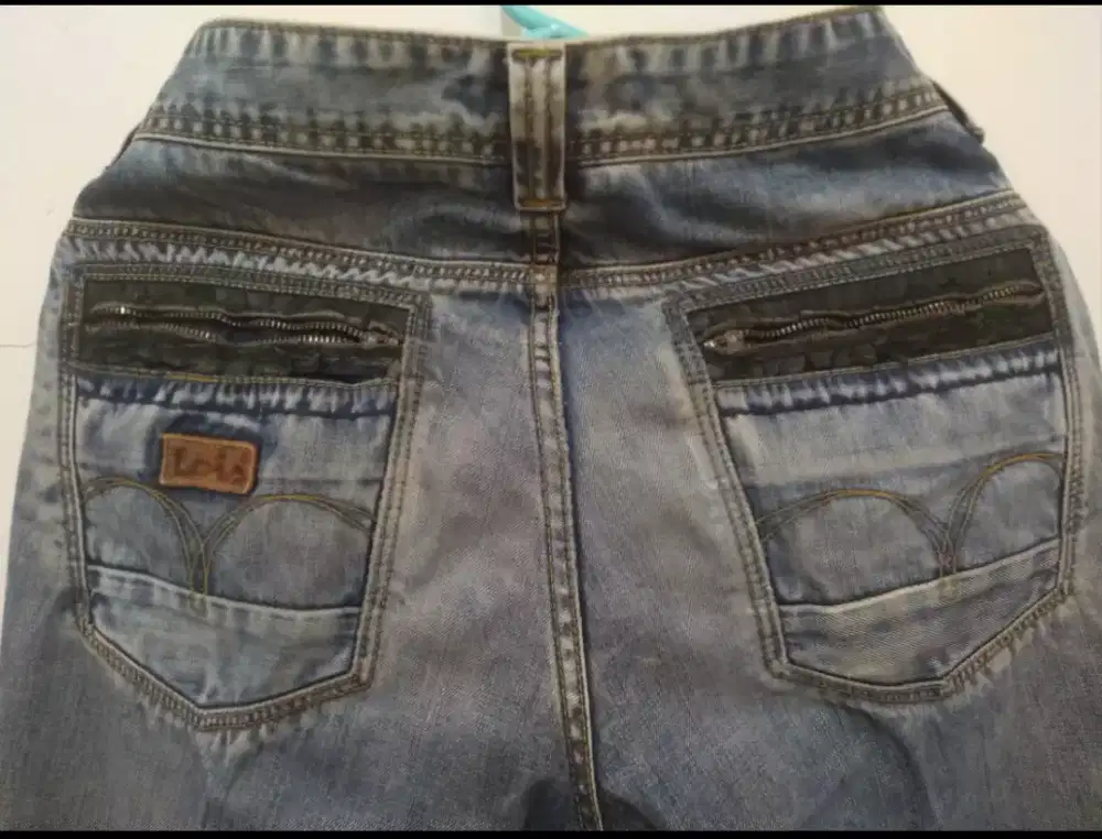 Celana Panjang Jeans Lois