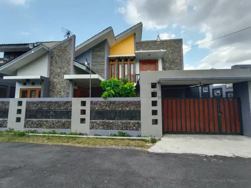 Rumah Estetik Dalam Perumahan Minomartani Condongcatur Full Furnished