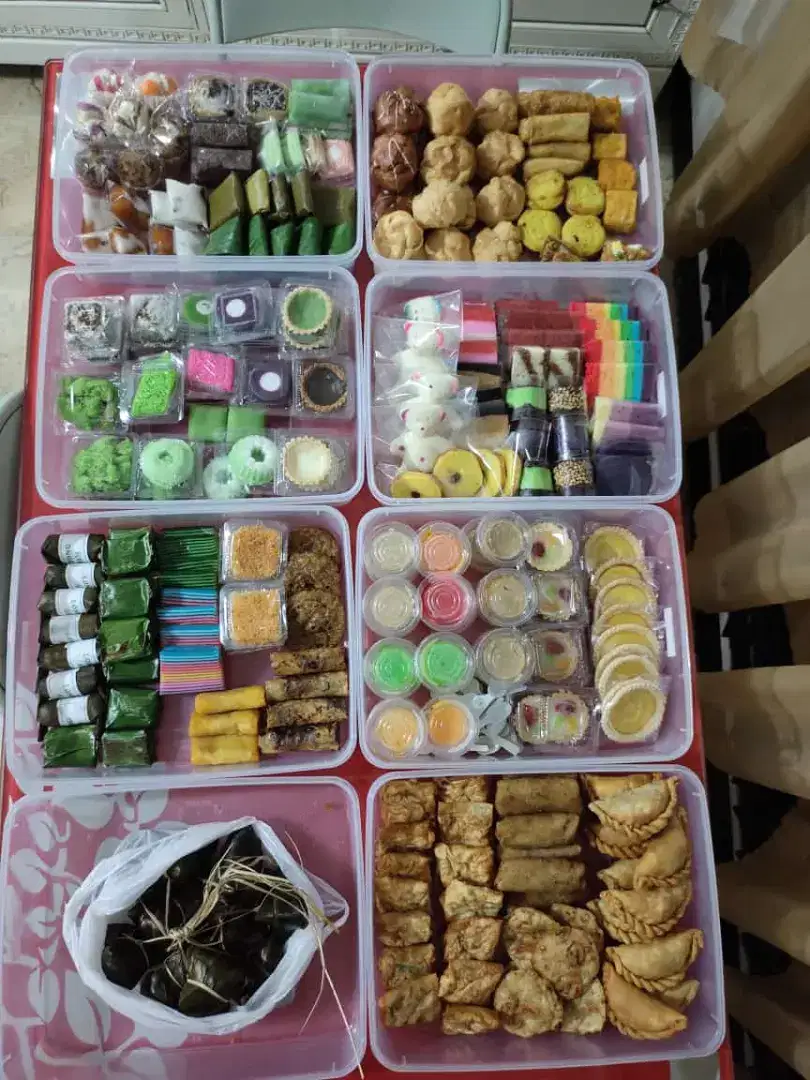 Aneka kue basah jajanan pasar