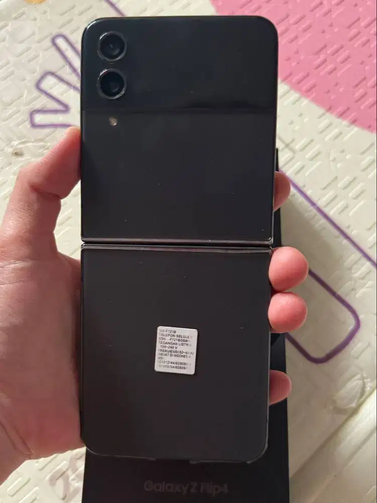 Samsung flip 4 256gb kayak baru lengkap no minus Siap Bli