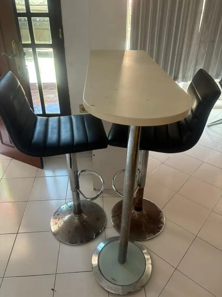 HABISKAN STOK DIJUAL Meja bar dan kursi bar