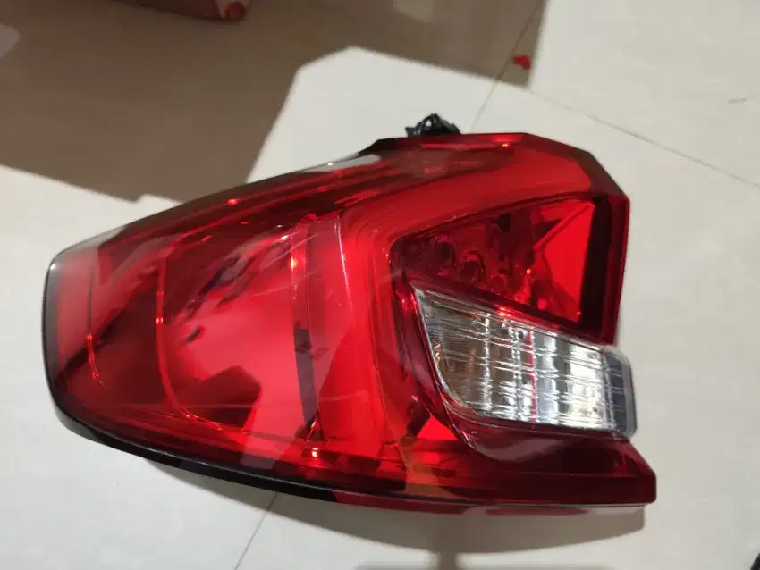 Lampu Belakang Kiri Suzuki XL7 alpha Ertiga GX