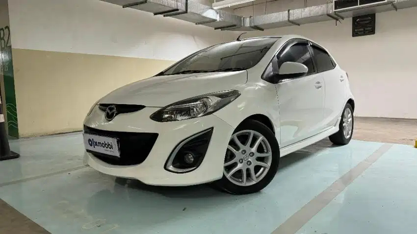 Mazda 2 1.5 R Bensin-AT 2014 Putih /