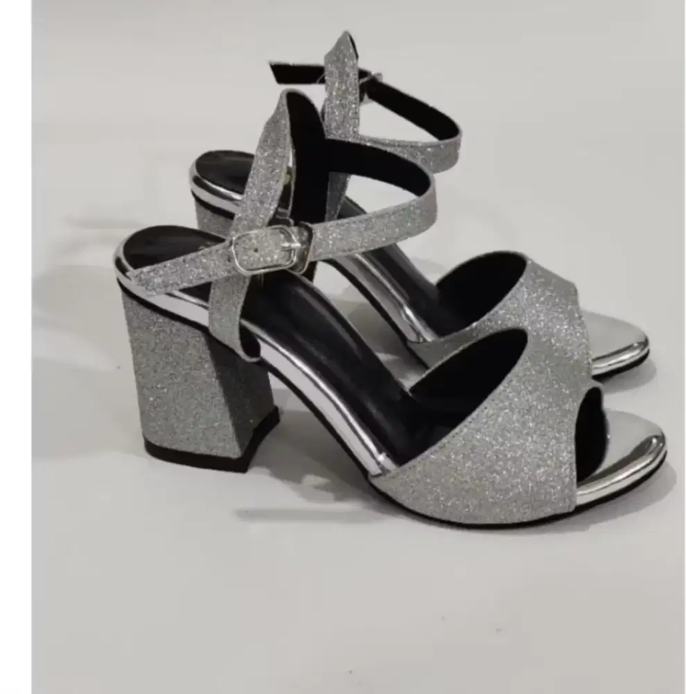 Sepatu sandal high heels gliter