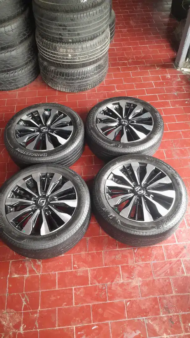 Velg oem honda BRV R17 pcd 5*114.3 plus ban..4pcs