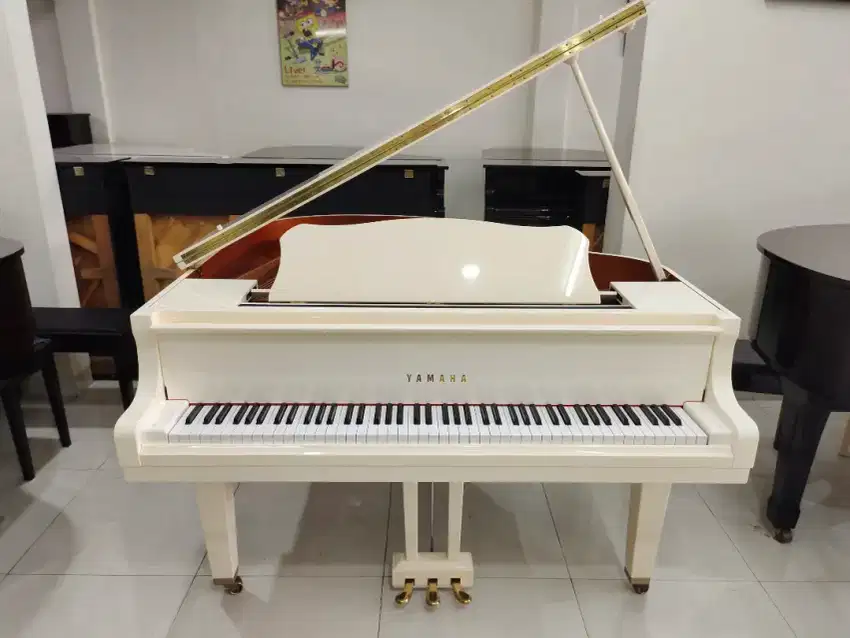 Piano baby grand Yamaha gb1k putih