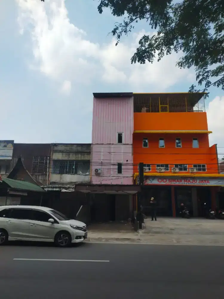 Ruko 4 lantai . Kosan di atas