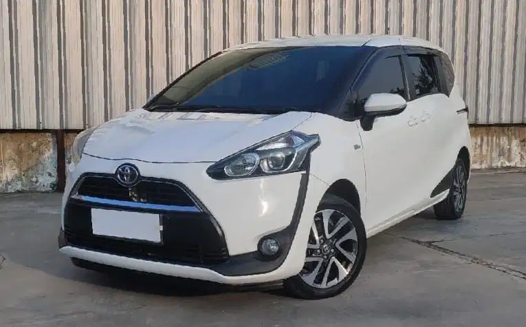 Toyota Sienta 1.5 V Bensin-AT 2017 Putih /