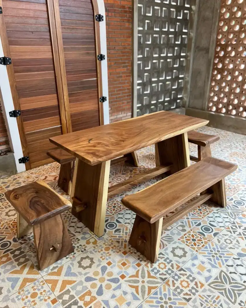 Meja makan kursi trembesi ready