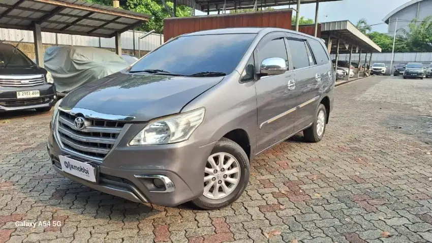 DP Rendah - Toyota Kijang Innova 2.0 E Bensin-AT 2015 Abu (KRT)