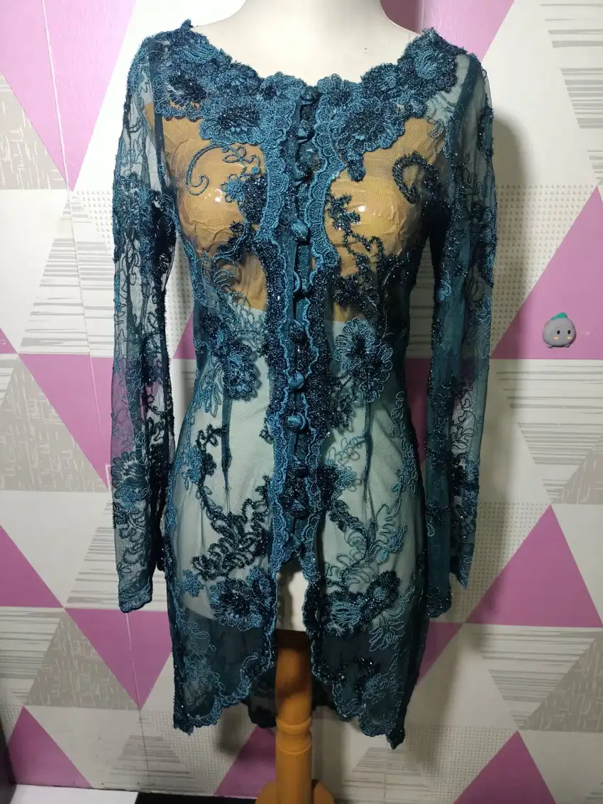 Kebaya biru toska