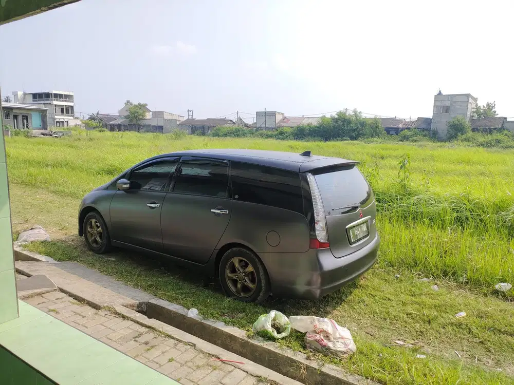 Mitsubishi Grandis 2008 Bensin