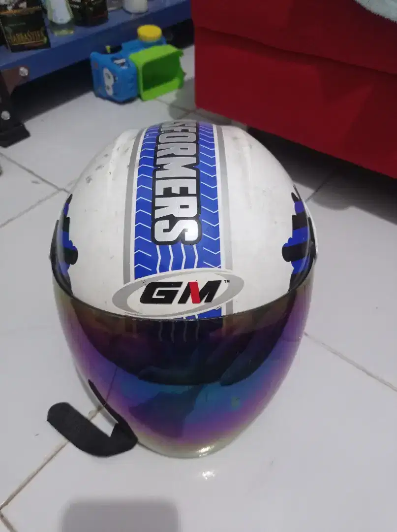 Helm merk GM untuk anak uk M