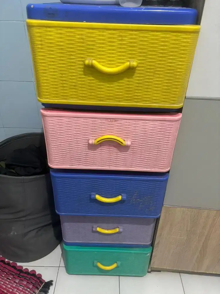 DIJUAL CEPAT HABISKAN BARANG Lemari tumpuk kuat