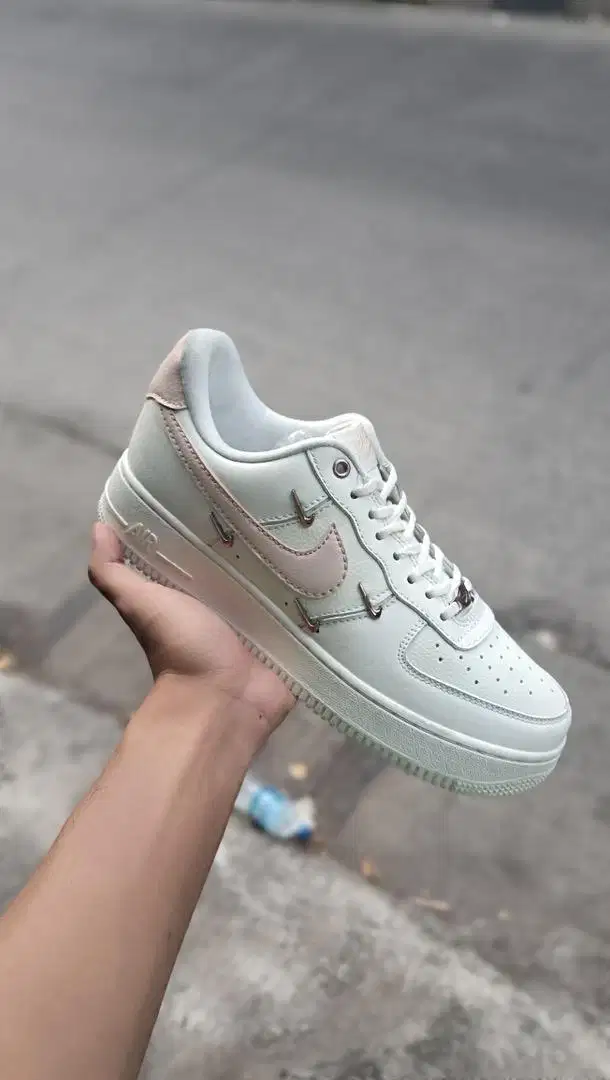 Nike air force one 07 LX Mini Swoosh Guava Ice