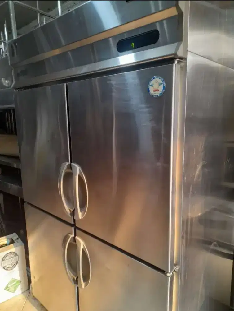 Jual upreght chiller 4 pintu siap pakai