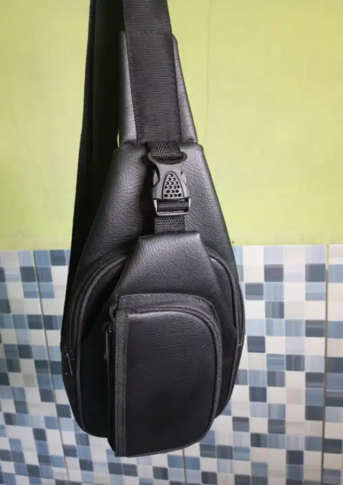 *HARGA PAS* Slingbag Unisex Bahan Kulit Sintetis Hitam