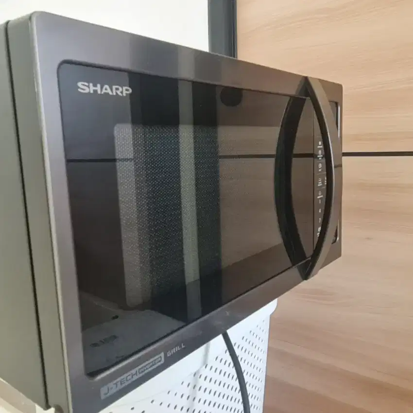 Cuma 1x pake layak baru sharp microwave like new