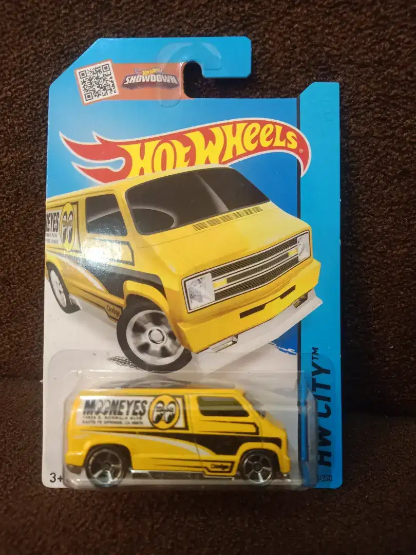 Hotwheels Custom 77 Dodge van Mooneyes