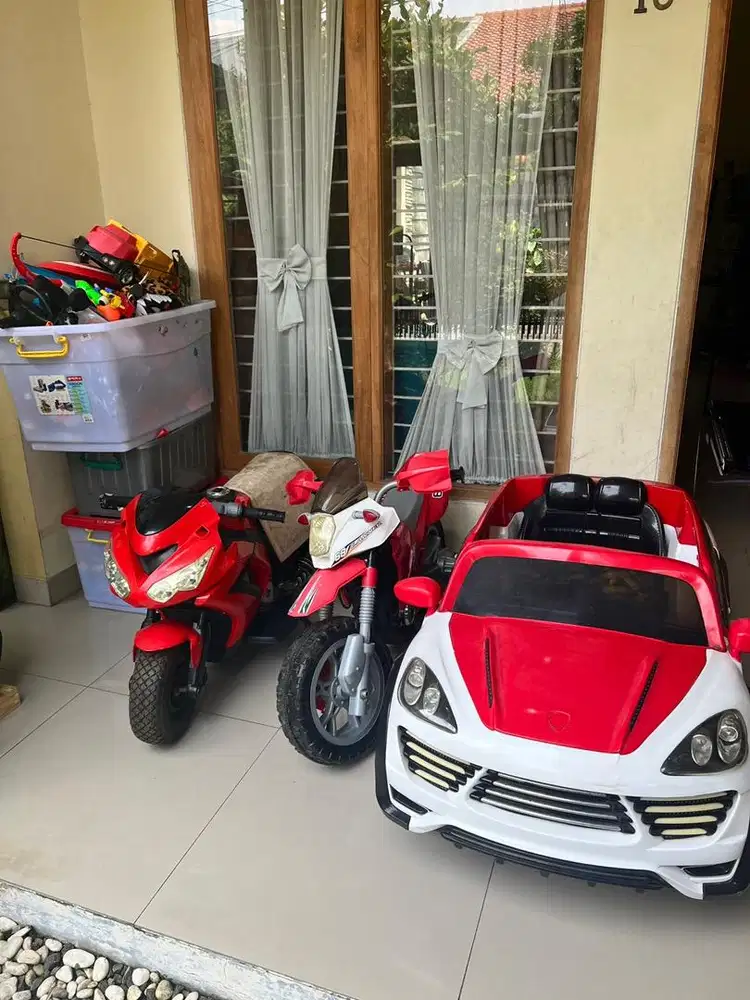 Bundling mainan anak (mobil dan motor )second