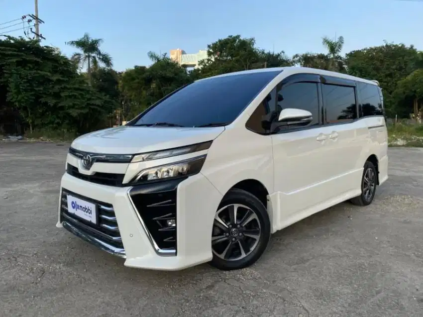 Pajak Panjang Toyota Voxy 2.0 Bensin-AT 2017 Putih LABP