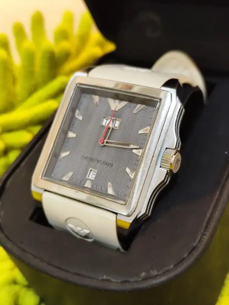 Jam tangan Emporio Armani analog Mewah & Exclusive