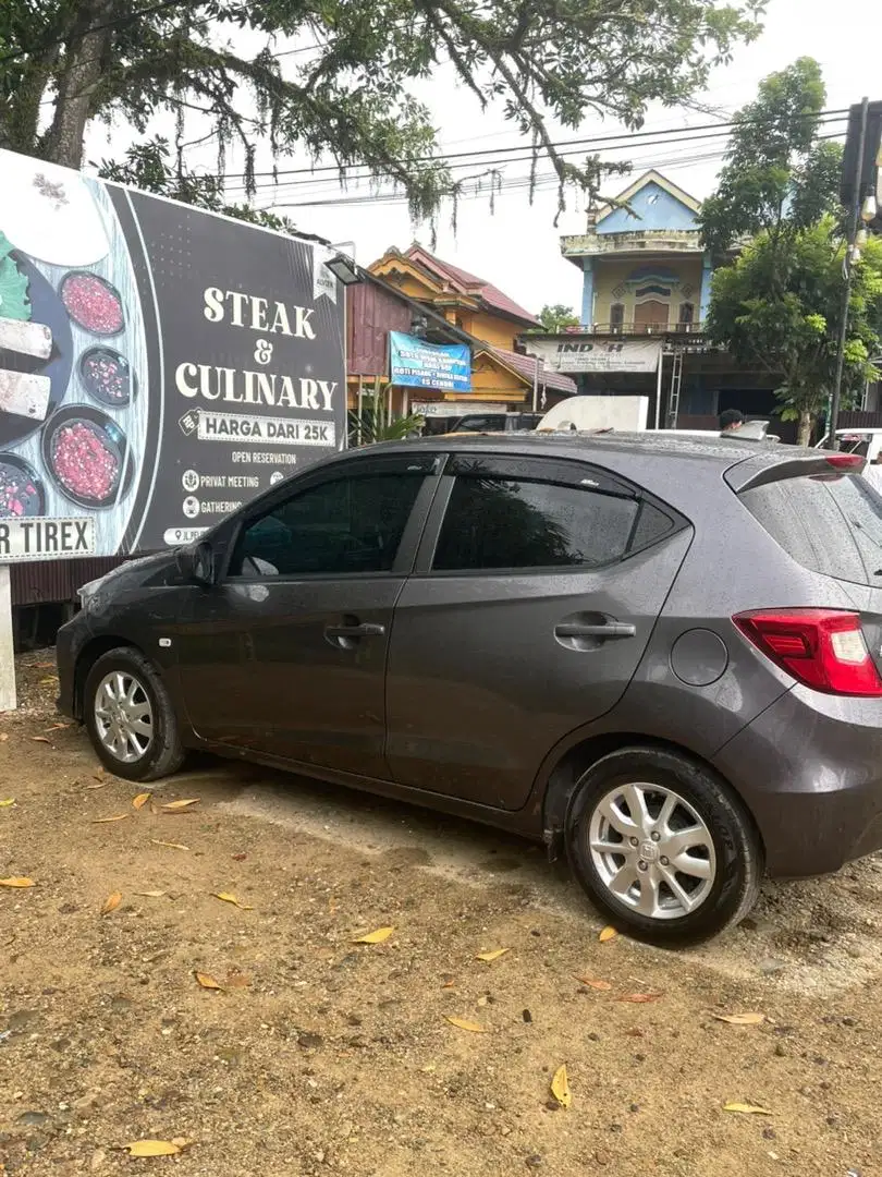 Jual santai Mobil Brio abu