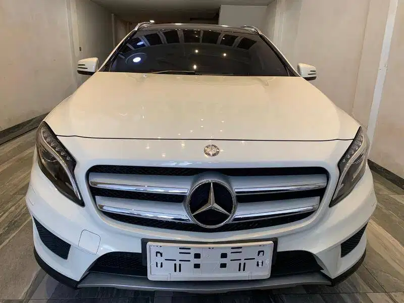 Mercedes Benz GLA 200 AMG Line Tahun 2015 Dijual