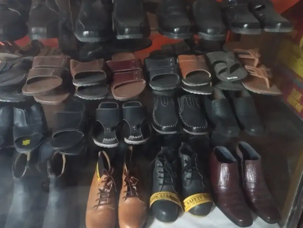 Sepatu boot safety untuk Pertamina.