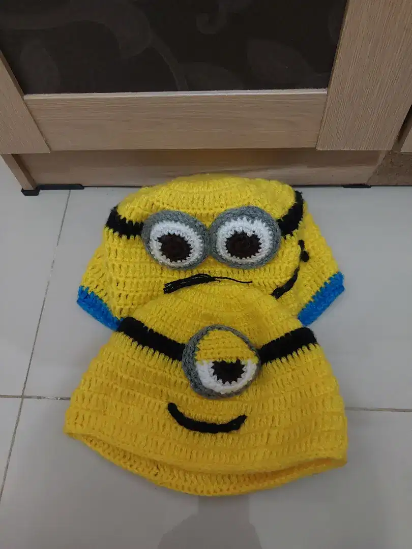 TOPI RAJUT MINION