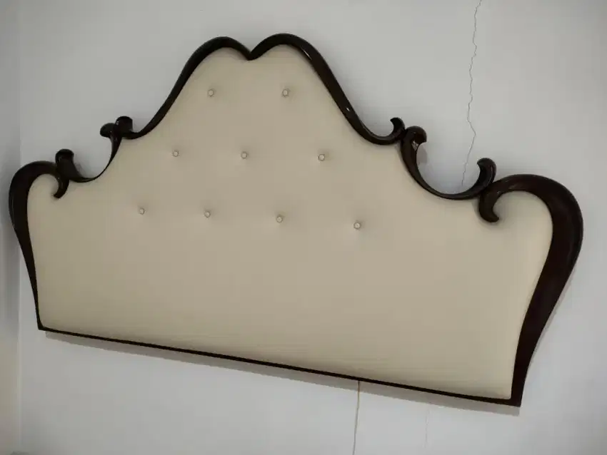 Sandaran tempat tidur atau kasur springbed