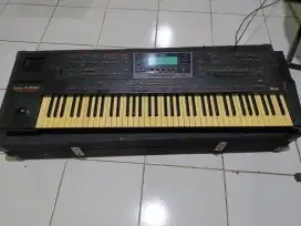 Synthesizer Roland G800