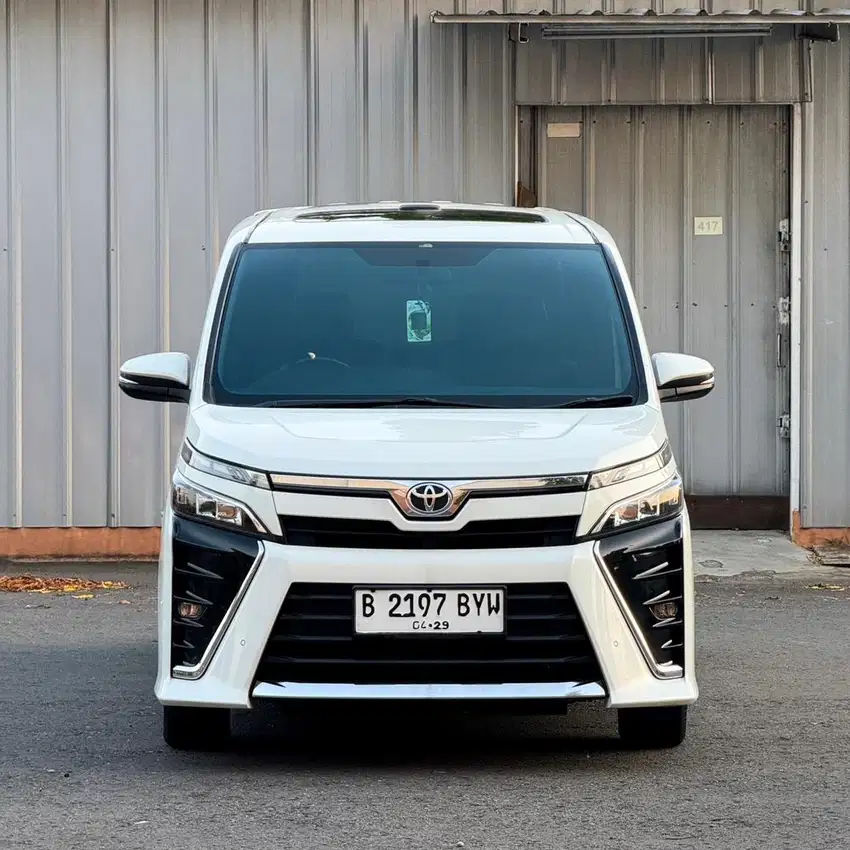 (DP 15 Jt) Toyota Voxy 2.0 AT 2019