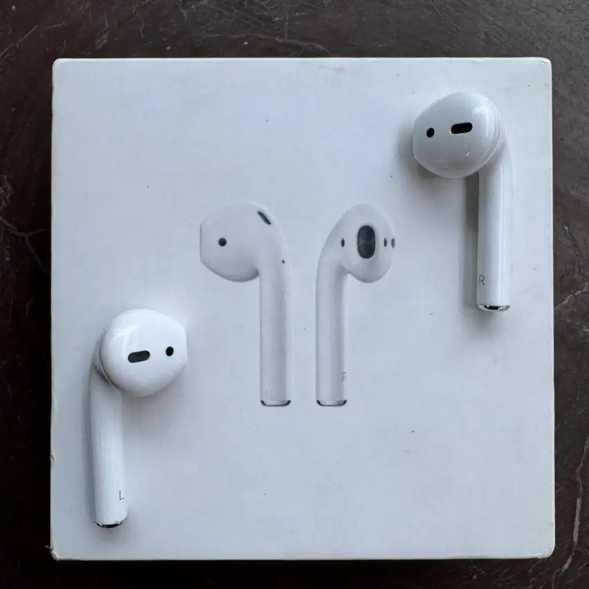 AirPods Gen 2 with Charging Case ID/A Garansi Sampai 31-7-2025