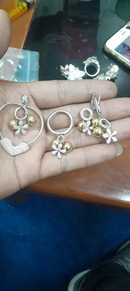 Menerima emas dgn kondisi putus patah surat hilang dan logam mulia dll