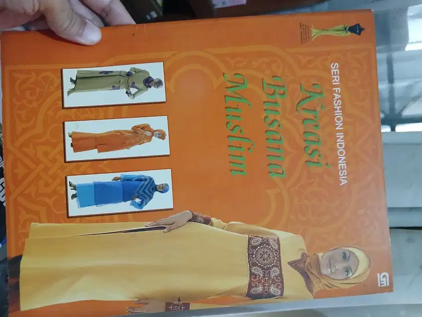 Majalah Kreasi Busana Muslim