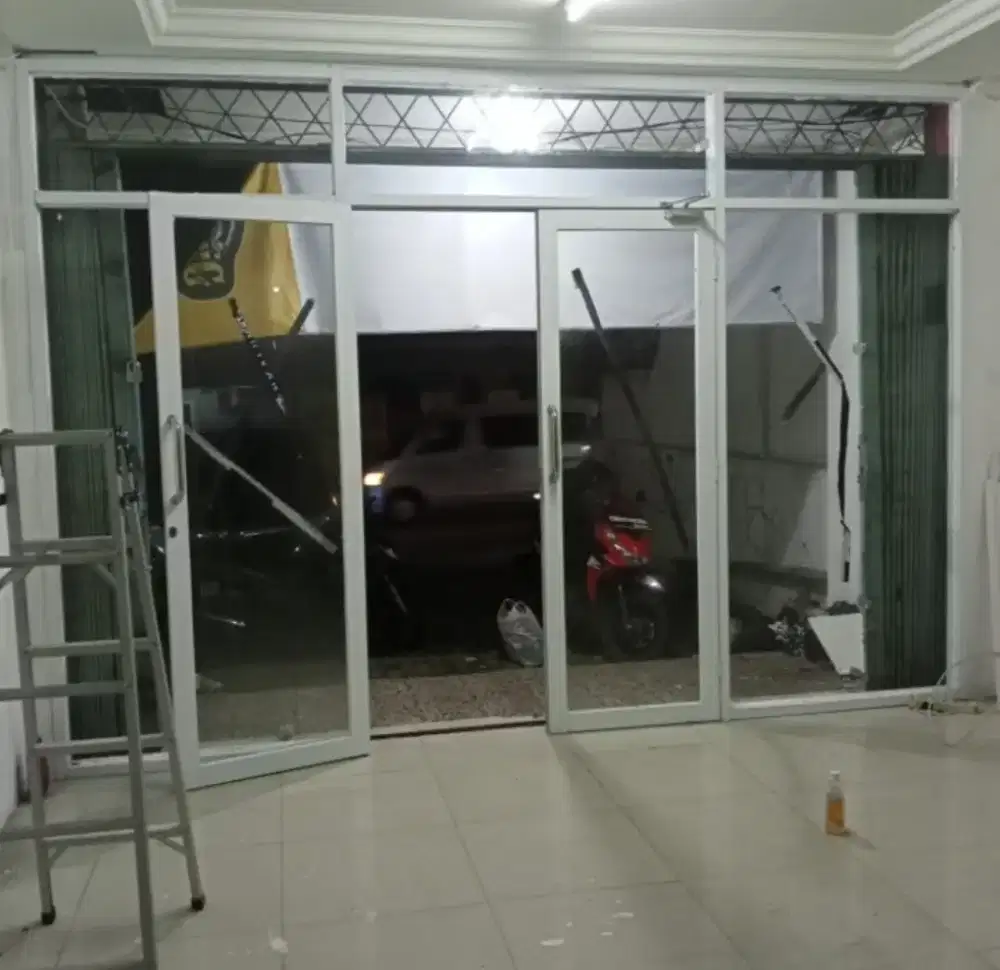 Pintu kaca alumunium partisi kaca toko