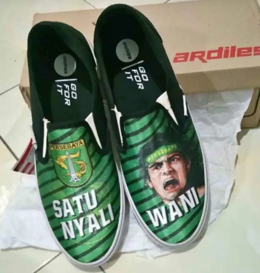 Sepatu Persebaya