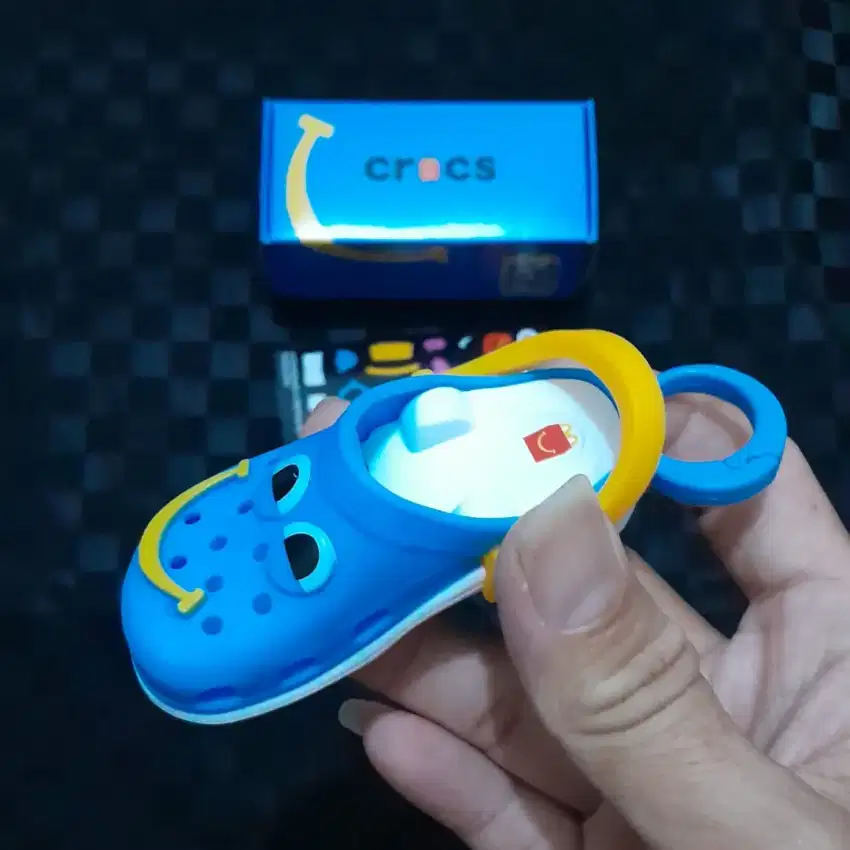 mainan happy meal crocs blue / biru mcdonald periode 3. Baru. Murah