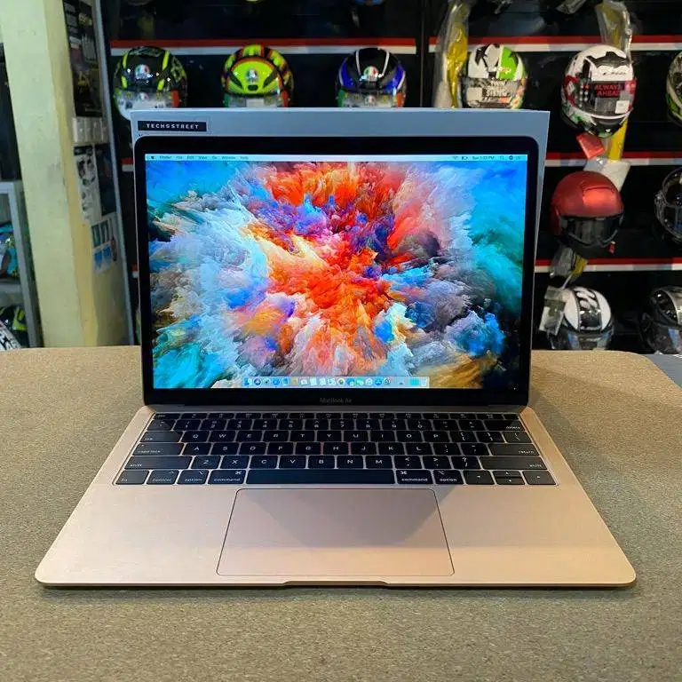 Macbook Air 13 inch 2018 i7 16 500GB