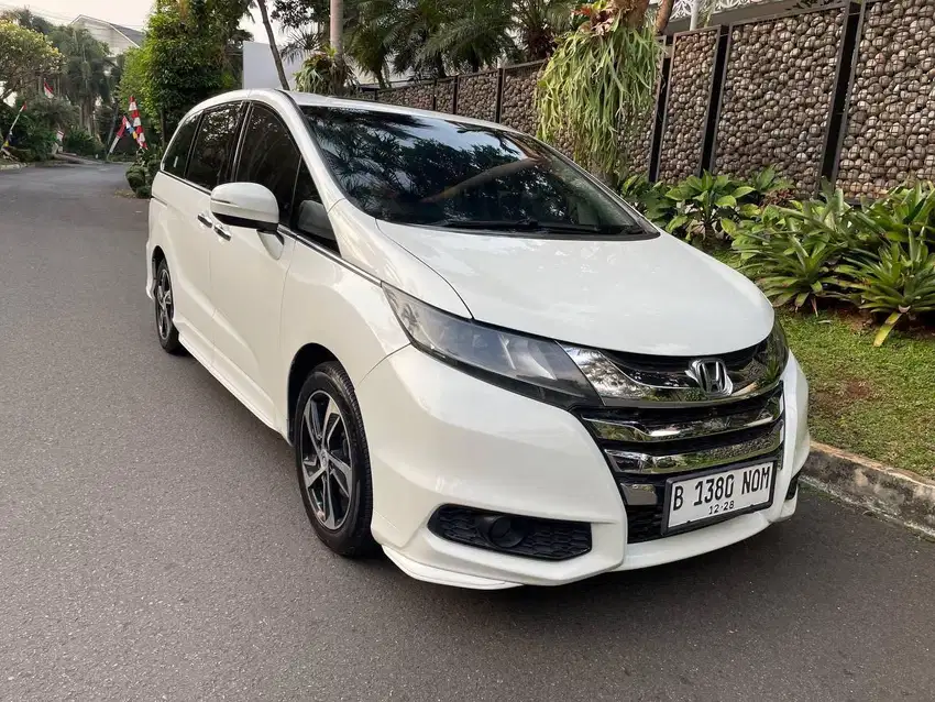 HONDA ODYSSEY 2.4 PRESTIGE AT 2015 PUTIH