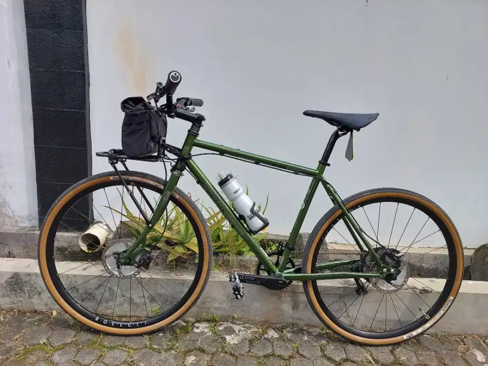 Sepeda Commuter Bombtrack Arise size 49