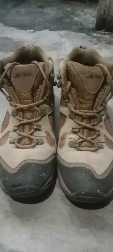 Sepatu hacking gunung