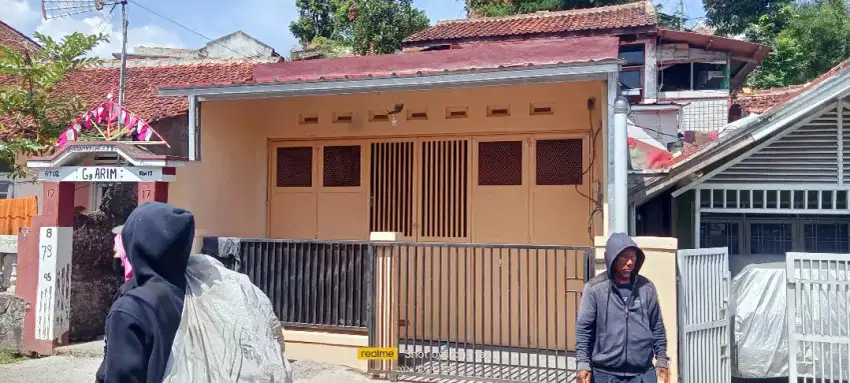 Ruko rumah pinggir jalan raya