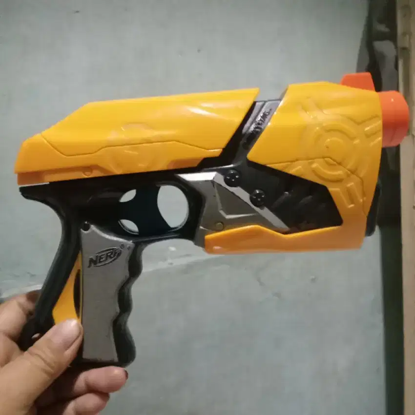 Pistol busa NERF