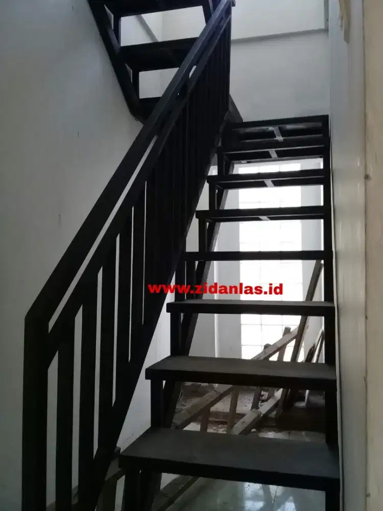 tangga trap minimalis terbaru