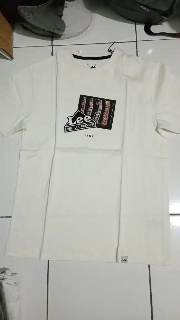 Lee ori size m, LD: 50cm,Kondisi baru,jual 100k