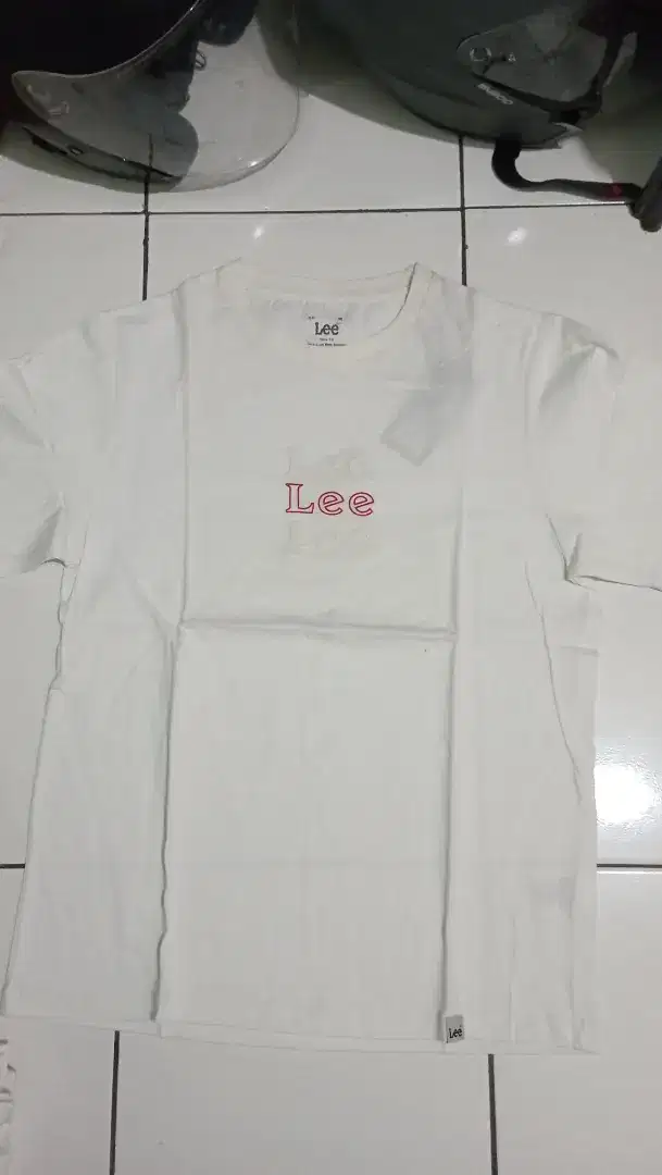 Lee ori size m,LD: 50cm,kondisi baru,jual 100k